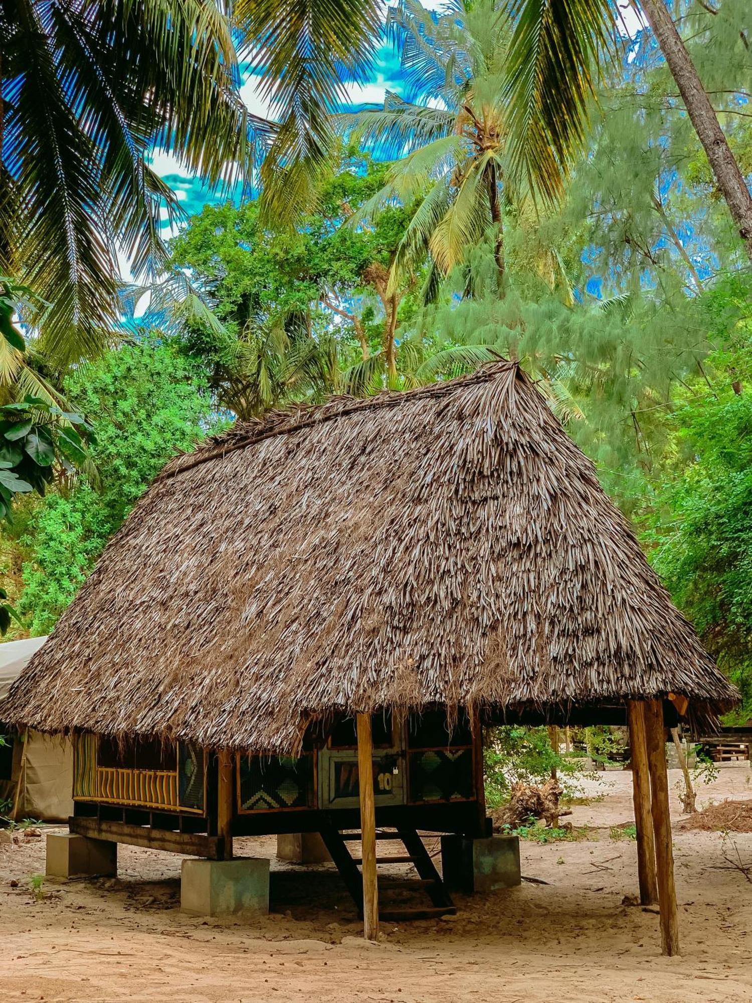 Mikadi Beach Camp & Backpackers Hostel Дар ес Саалам Екстериор снимка