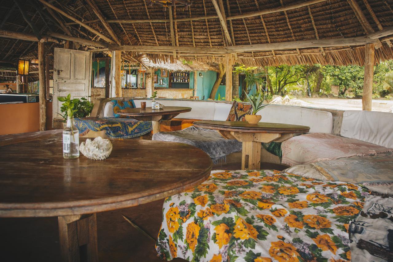 Mikadi Beach Camp & Backpackers Hostel Дар ес Саалам Екстериор снимка
